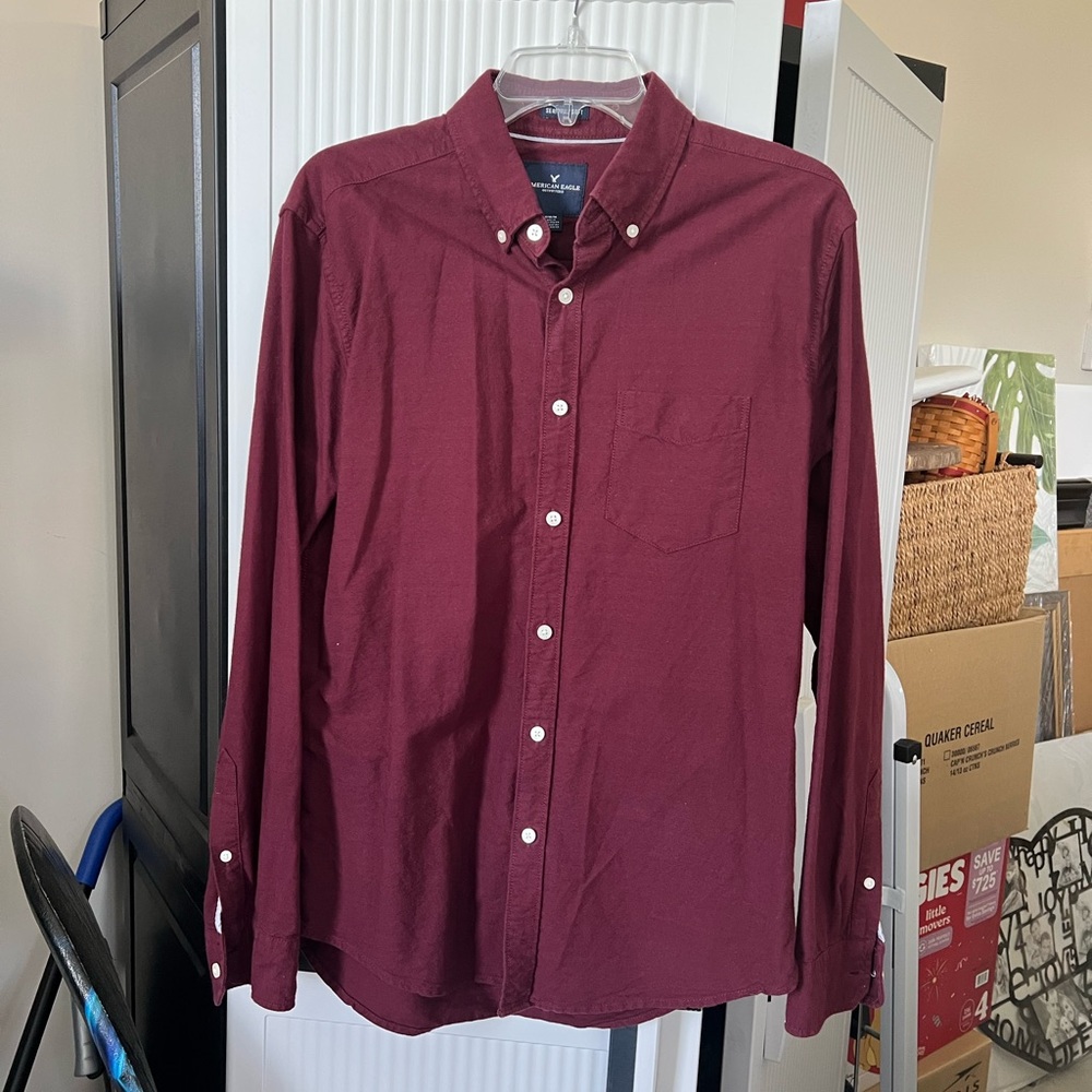 American Eagle Men's Burgundy Button-Down Shirt